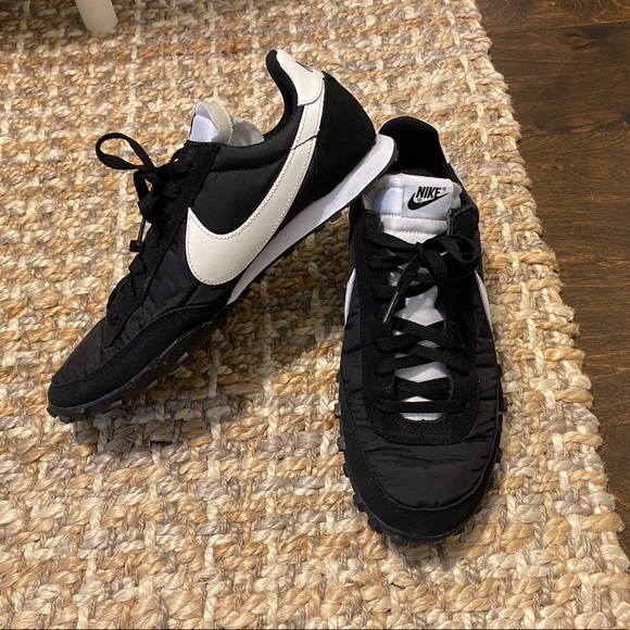 nike black waffle racer